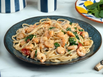 Γαριδομακαρονάδα με λευκή σάλτσα