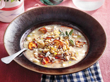 Σούπα τραχανά με μανιτάρια και μανούρι