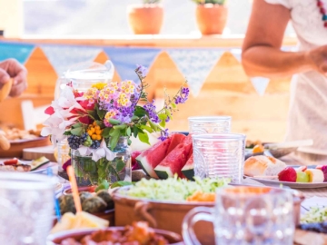 Το γιορτινό τραπέζι του Δεκαπενταύγουστου