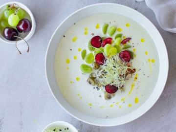 Καλοκαιρινή κρύα σούπα αμυγδάλου (Ajo Blanco)