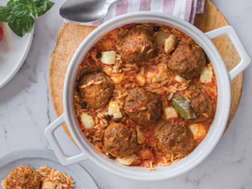 Baked meatballs with orzo (Keftedakia giouvetsi)