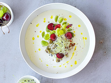 Καλοκαιρινή κρύα σούπα αμυγδάλου (Ajo Blanco)