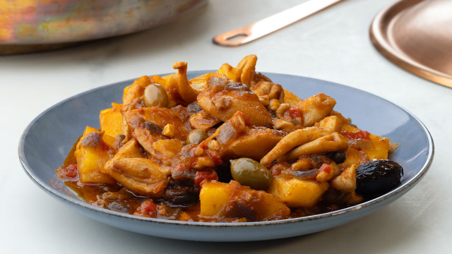 Σουπιές με πατάτες και ελιές