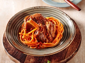 Γίδα κοκκινιστή με μακαρόνια