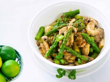 Σπαράγγια με μανιτάρια πλευρώτους