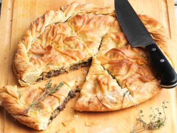 Μανιταρόπιτα με λουκάνικα