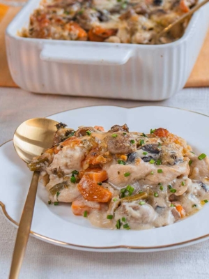 Αφράτη πουτίγκα με κοτόπουλο και μανιτάρια