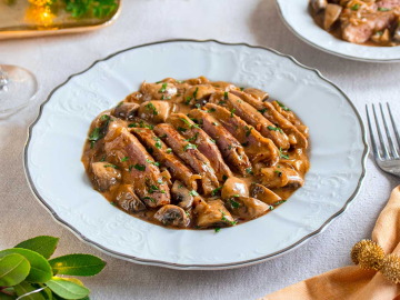 Φιλετάκια μοσχαρίσια με μανιτάρια και κρεμώδη σάλτσα