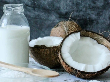 Γάλα καρύδας: Πώς παράγεται και γιατί να το προτιμήσω