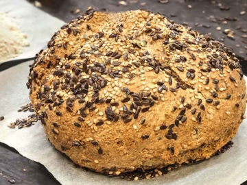 Γρήγορο ψωµί ολικής άλεσης µε γιαούρτι