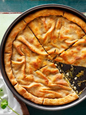 Μανιάτικη λαχανόπιτα με τυρί