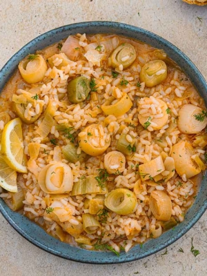 Πρασόρυζο κοκκινιστό