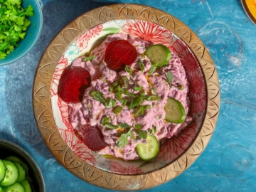 Ινδική σάλτσα Raita με παντζάρι