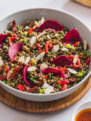 Πίκλα παντζαριού με φακές και dressing λιαστής ντομάτας