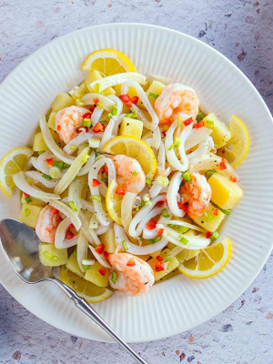 Ζεστή πατατοσαλάτα με θαλασσινά