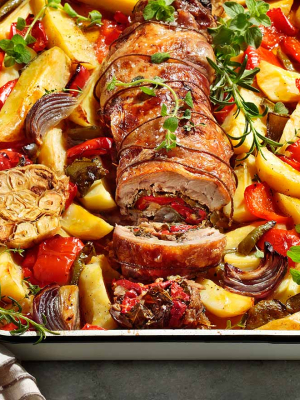 Αρνί ρολό στο φούρνο με πατάτες και κεφαλογραβιέρα