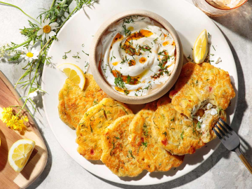 Κρεμμυδοτηγανίτες με φέτα