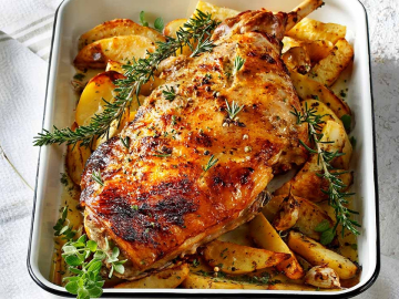 Roast lamb with potatoes