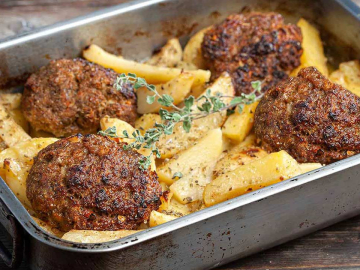Beef patties with potatoes in the oven