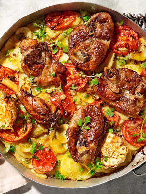 Αρνάκι με ντομάτα και σκόρδο