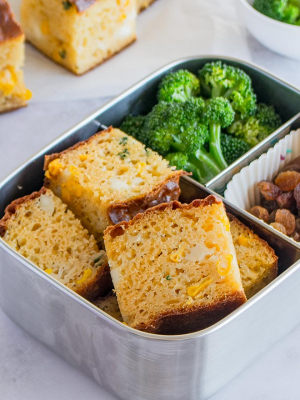 Θρεπτικό κέικ καλαμποκιού με γιαούρτι