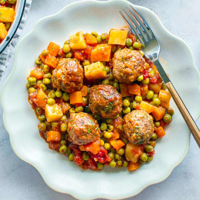 Ραγού λαχανικών με κεφτεδάκια