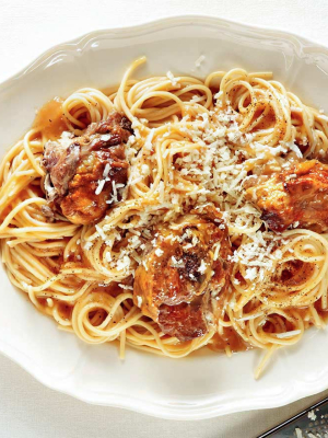 Σύζουμα μακαρόνια σε ζωμό κρέατος