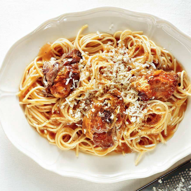 Σύζουμα μακαρόνια σε ζωμό κρέατος