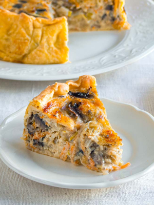 Αλμυρή τάρτα λαχανικών με ζύμη κουρού