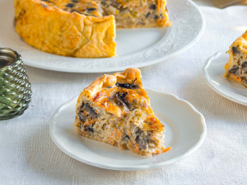 Αλμυρή τάρτα λαχανικών με ζύμη κουρού