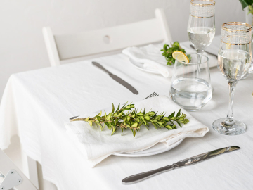 Power White: Λευκά που λάμπουν, τραπέζια που εντυπωσιάζουν