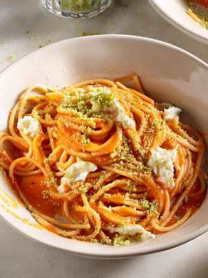 Σπαγγέτι παρμεζάνα με κρέμα ντομάτας