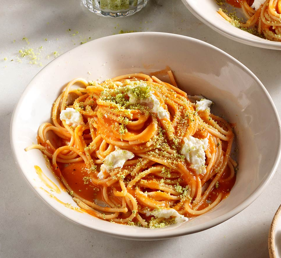 σαλτσα ντοματασ για μακαρονια με βασιλικο