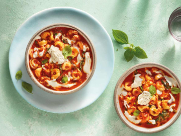 Κρεμώδης τορτελίνια σούπα με λαχανικά