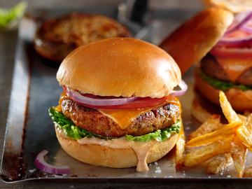 Ζουμερό burger κοτόπουλο με απίστευτη σάλτσα