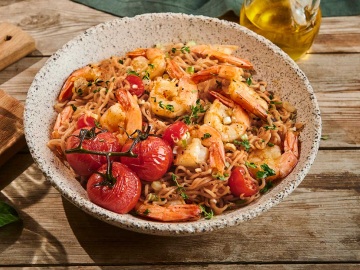 Γαρίδες με γλασαρισμένα ντοματίνια και νουντλς