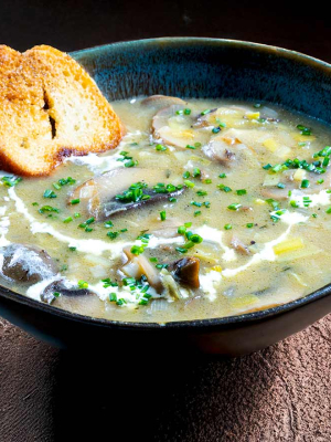 Μανιταρόσουπα με αποξηραμένα μανιτάρια πορτσίνι