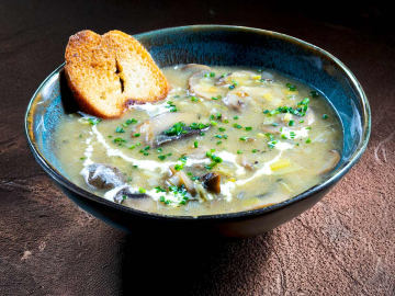 Μανιταρόσουπα με αποξηραμένα μανιτάρια πορτσίνι