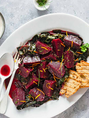 Σαλάτα με παντζαρόφυλλα και μαριναρισμένα παντζάρια