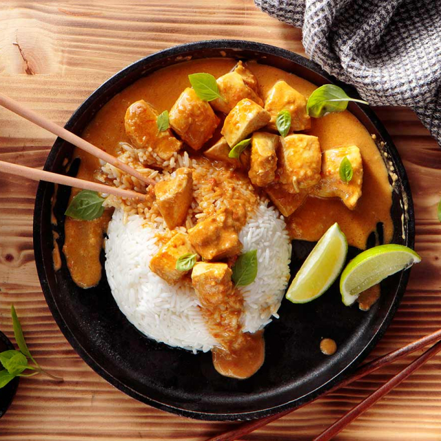 Ταϊλανδέζικο κοτόπουλο με κόκκινο κάρυ