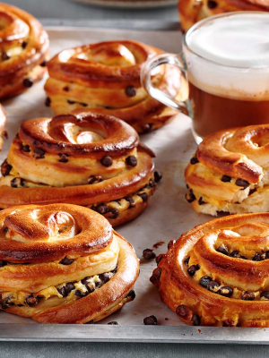 Ρολά σφολιάτας γεμιστά με κρέμα και σοκολάτα