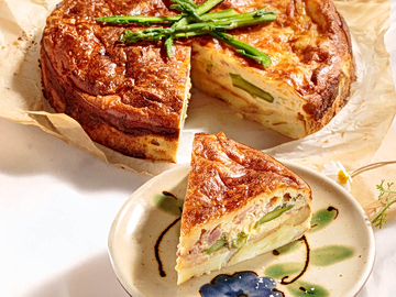 Τάρτα πατάτας με σπαράγγια και τυριά