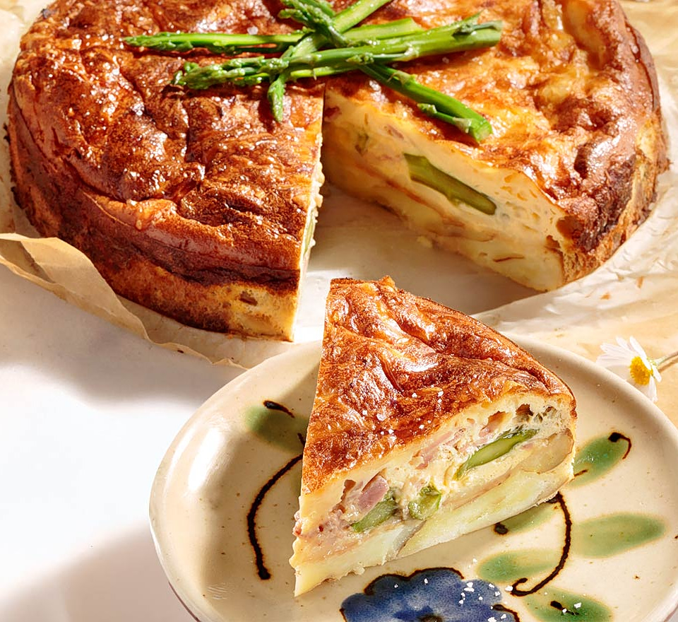 τάρτα πατάτας με σπαράγγια και μπέικον