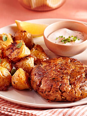Μπιφτέκια γαλοπούλας με sour cream & πατάτες