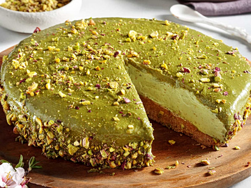 Cheesecake φιστίκι Αιγίνης & πραλίνα
