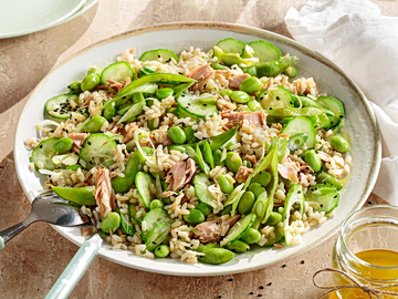 Ρυζοσαλάτα με τόνο, καστανό ρύζι και edamame